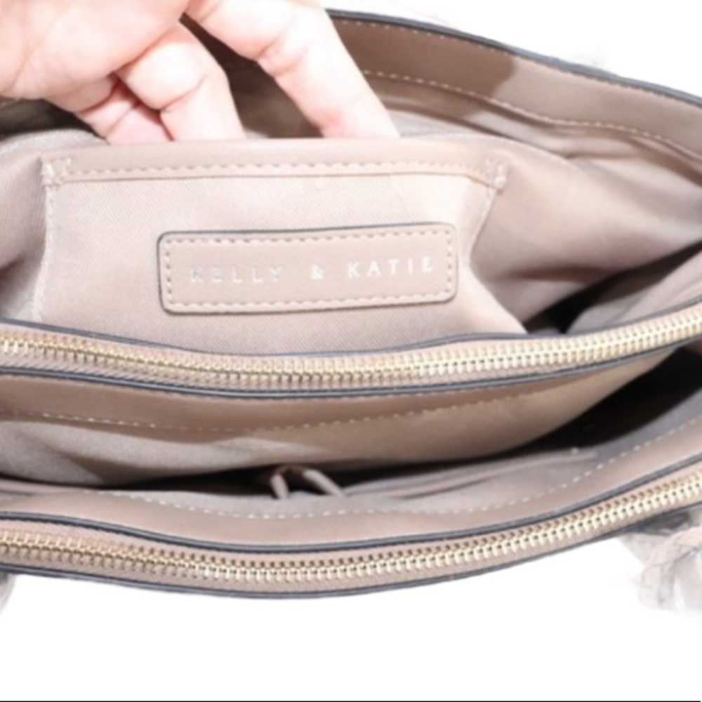 ✨Brand New✨ Kelly and Katie Shoulder Bag - Picture 7 of 7